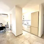 Daire Art Vacation For 7 Guests In Center *