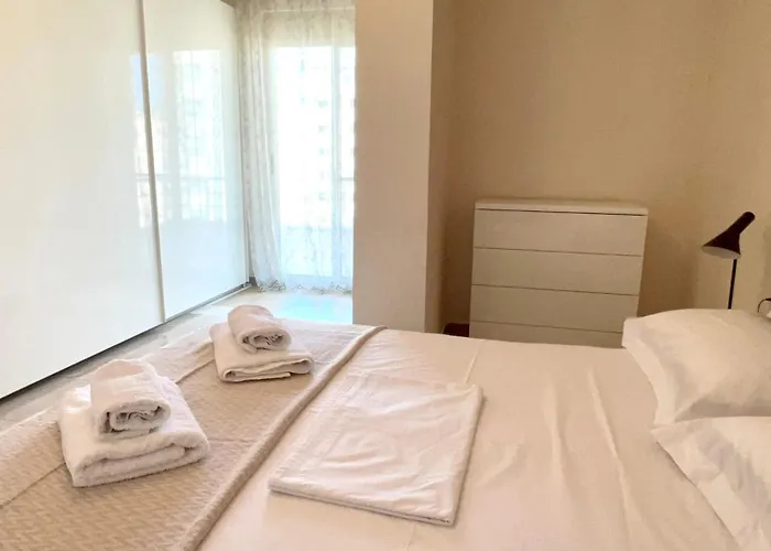 Art Vacation For 7 Guests In Center
