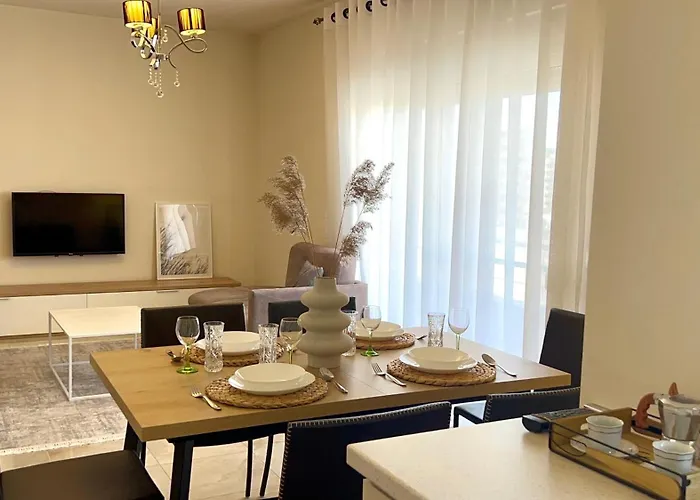 Art Vacation For 7 Guests In Center