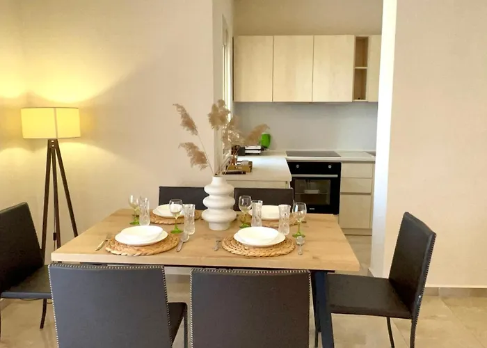 Art Vacation For 7 Guests In Center Apartment *