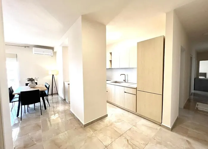 Apartment Art Vacation For 7 Guests In Center *