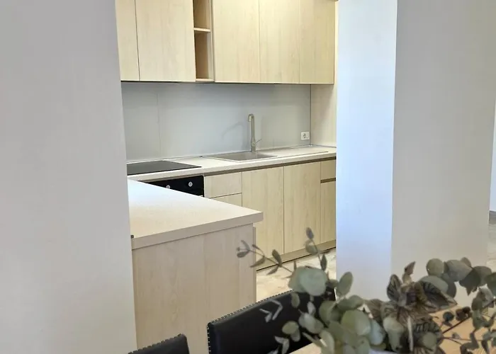 Apartment Art Vacation For 7 Guests In Center