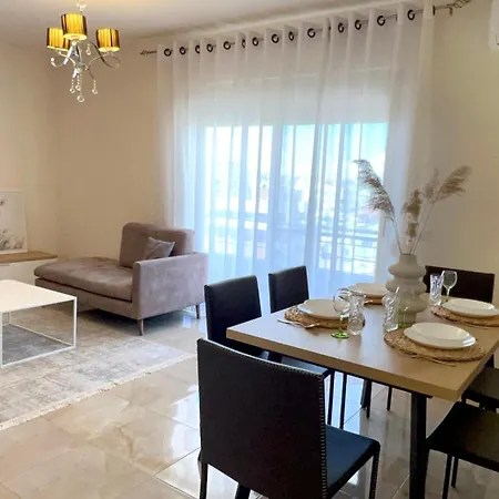 Art Vacation For 7 Guests In Center * Durrës