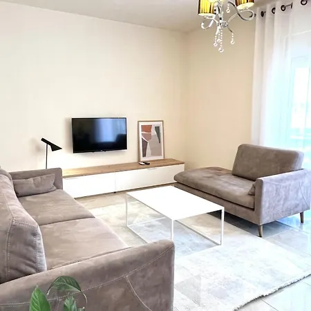 Art Vacation For 7 Guests In Center Apartmán *