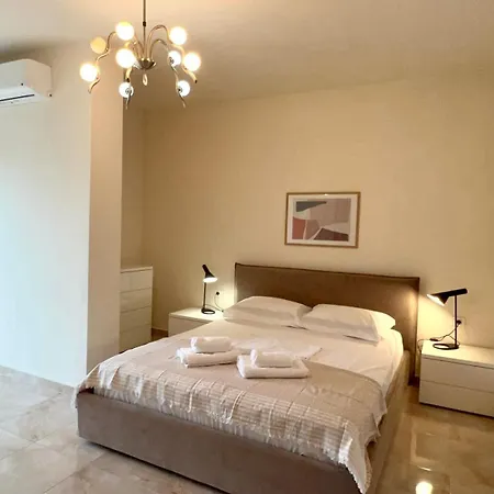 Art Vacation For 7 Guests In Center * Durrës