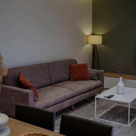 Art Vacation For 7 Guests In Center * Durrës