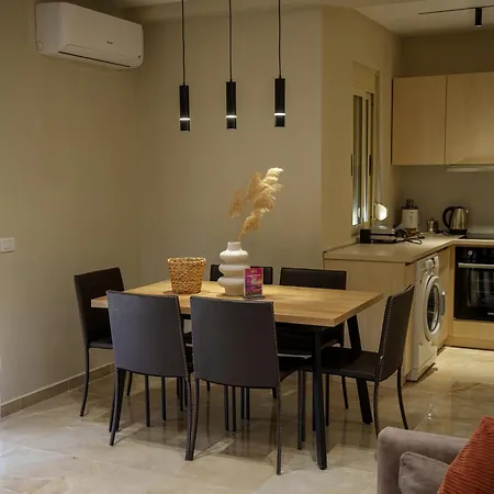 Art Vacation For 7 Guests In Center * Durrës