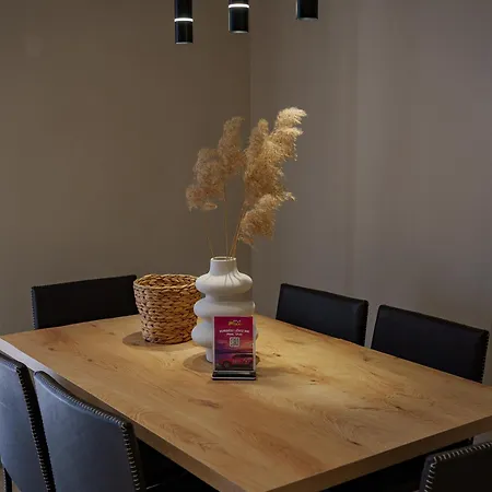 Art Vacation For 7 Guests In Center Apartament