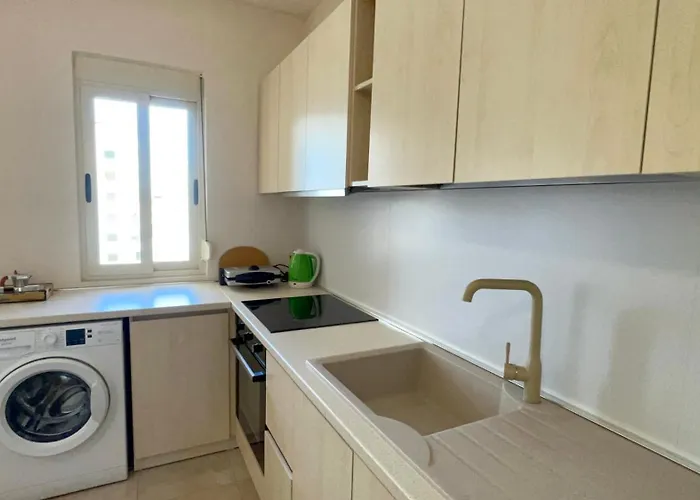 Art Vacation For 7 Guests In Center Durrës