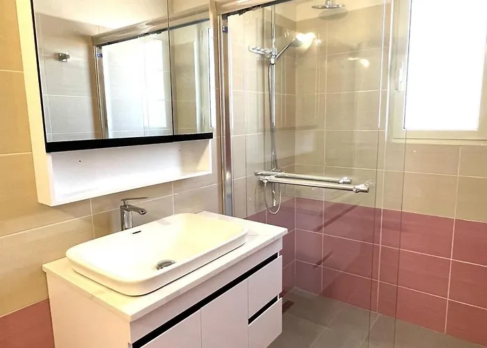 Art Vacation For 7 Guests In Center Appartamento Durrës
