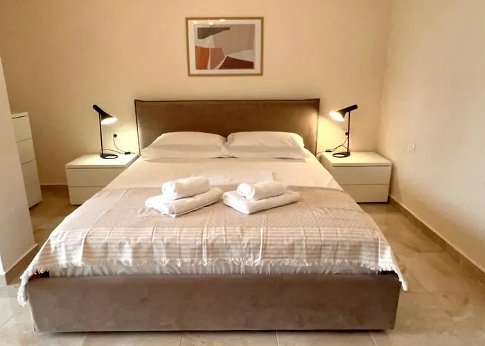 Art Vacation For 7 Guests In Center *